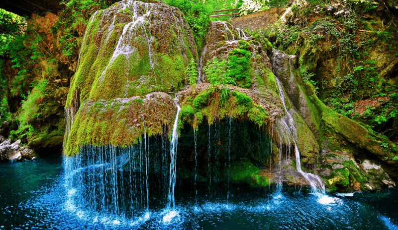 Saking cantiknya, air terjun ini sering disebut dengan air terjun negeri dongeng