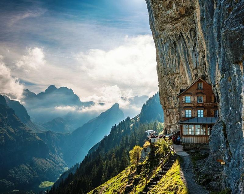 Hotel dan Restoran Ascher Cliff di Swiss