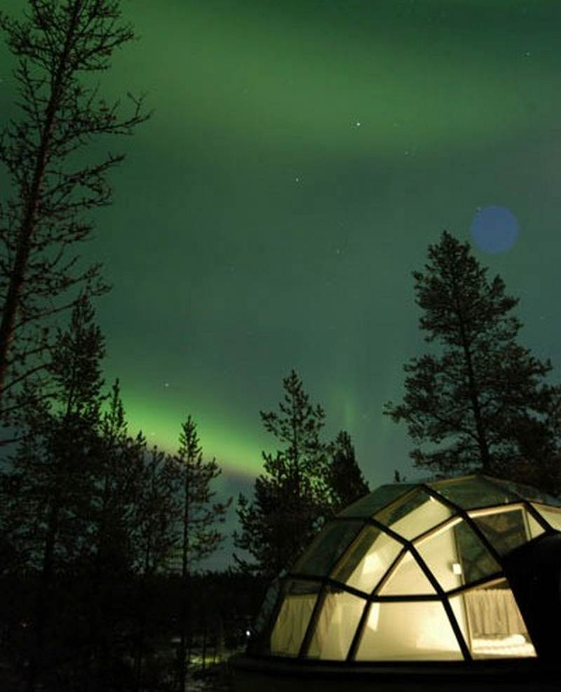 Dari atap transparan tersebut, pengunjung dapat menikmati Northen Light maupun Aurora