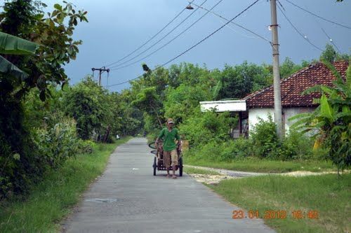 Jalanan desa yang lengang