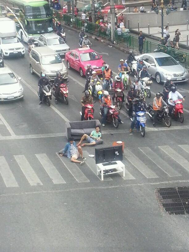 Ketika lampu lalu lintas jadi ruang santai