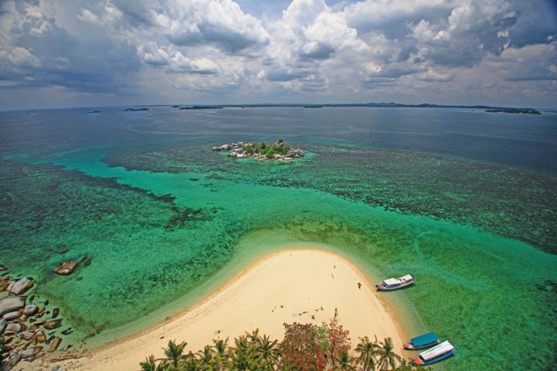 Pemandangan Pulau Lengkuas dari atas