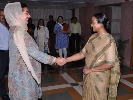 Bersama Ketua DPR India, Meira Kumar.