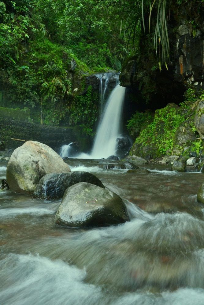 Salah satu air terjun yang ada di Guci