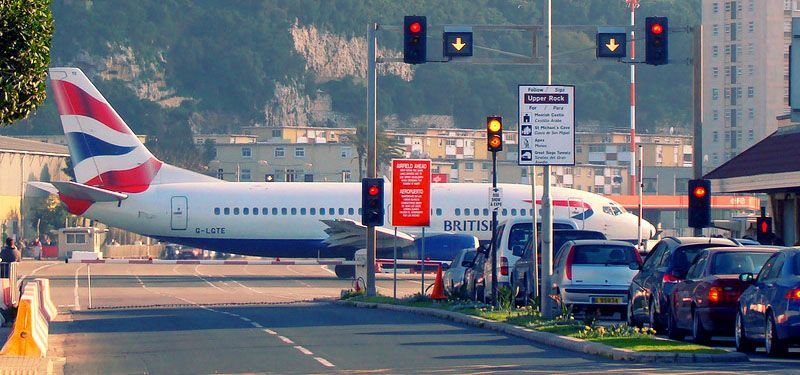 15 Bandara Paling Mendebarkan Di Dunia