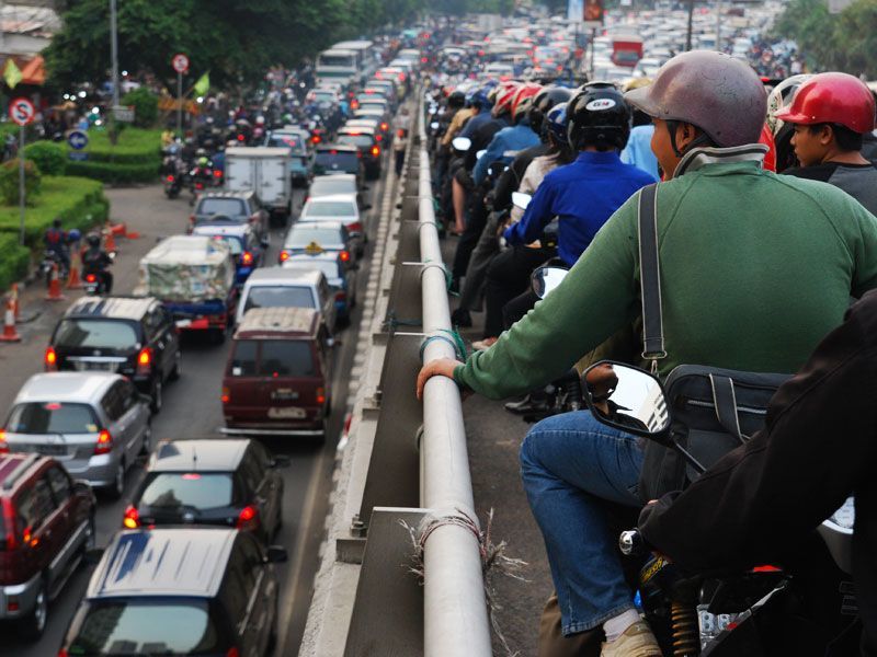 8 Pekerjaan Unik yang Lahir dan Dibesarkan Oleh Kemacetan Jakarta