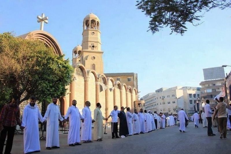 Umat muslim melindungi gereja di Timur Tengah