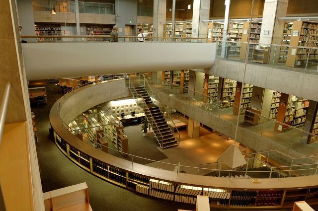 Suasana di National Diet Library