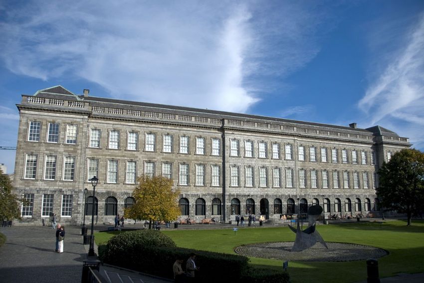 Bangunan luar perpustakaan Trinity College