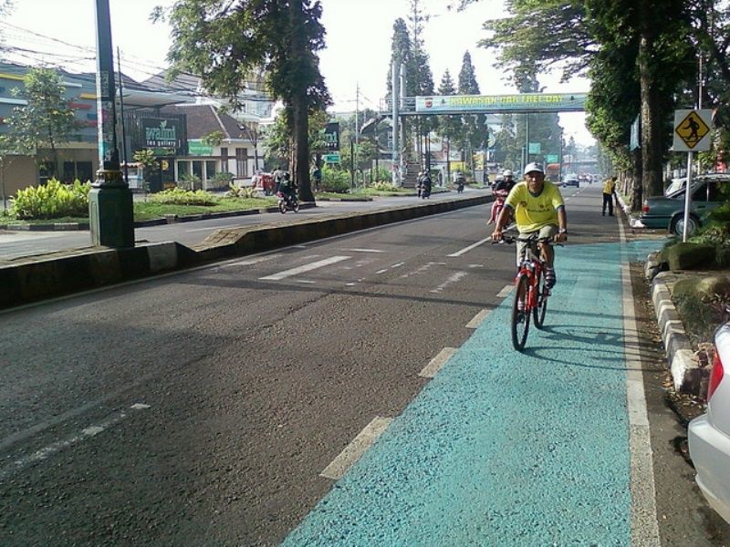 Jalur khusus pengendara sepeda