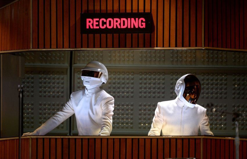 Daft Punk ketika tampil di Grammy 2014