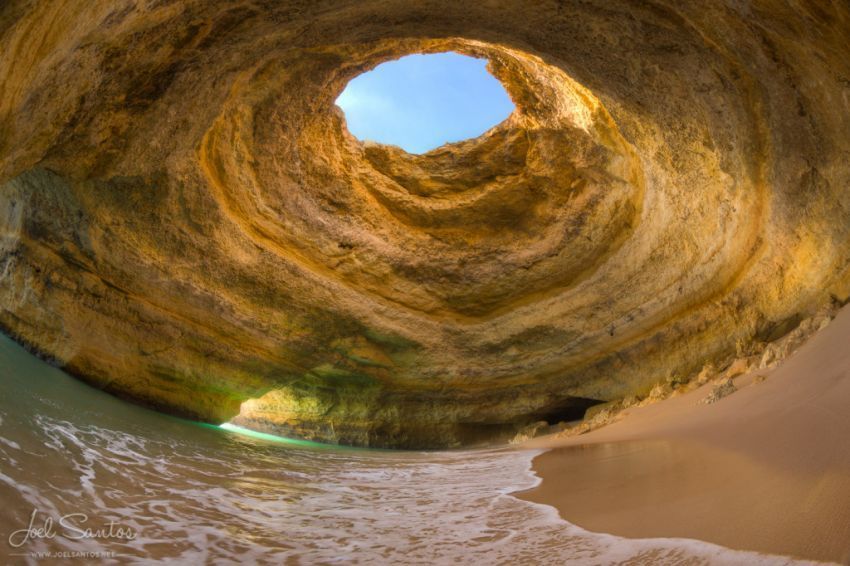 Algarve Cave Beach di Portugal