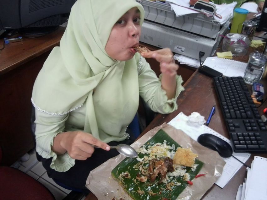 Makan siang adalah waktunya mengistirahatkan otak