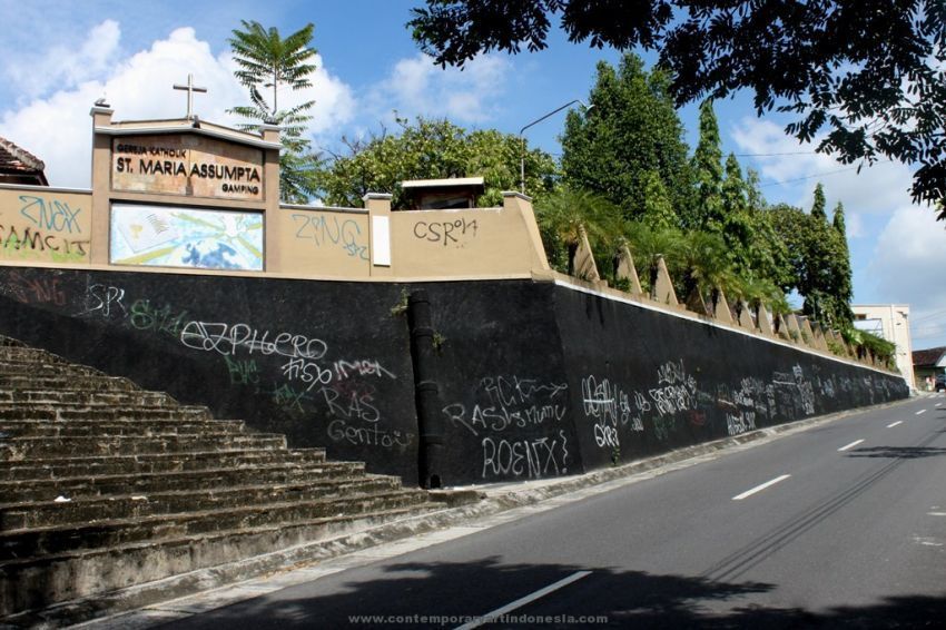 Aksi coret-coret di salah satu gereja di Yogyakarta