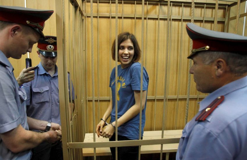 Nadezhda Kolokonnikova, anggota band Pussy Riot yang dipenjara karena mengkritik Putin