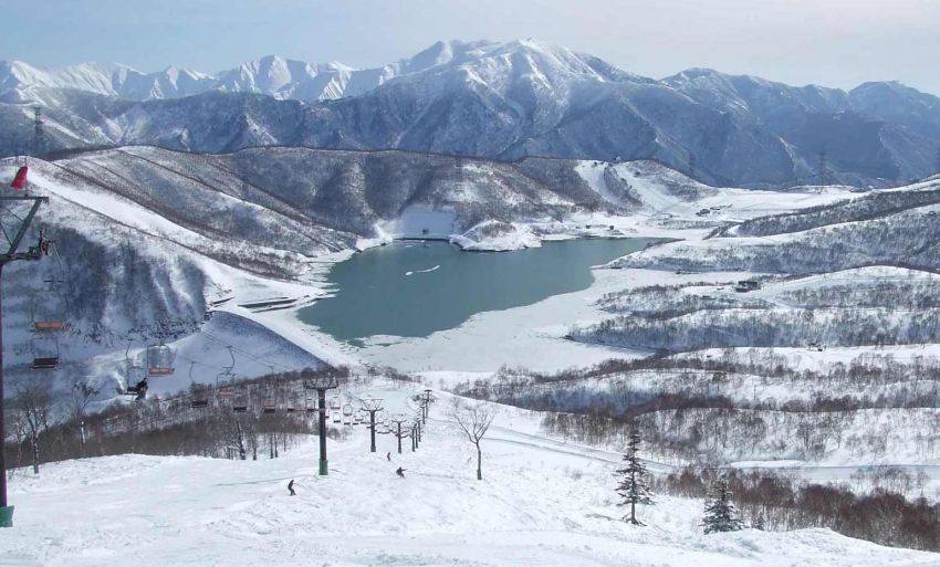 Kawasan wisata ski di Jepang