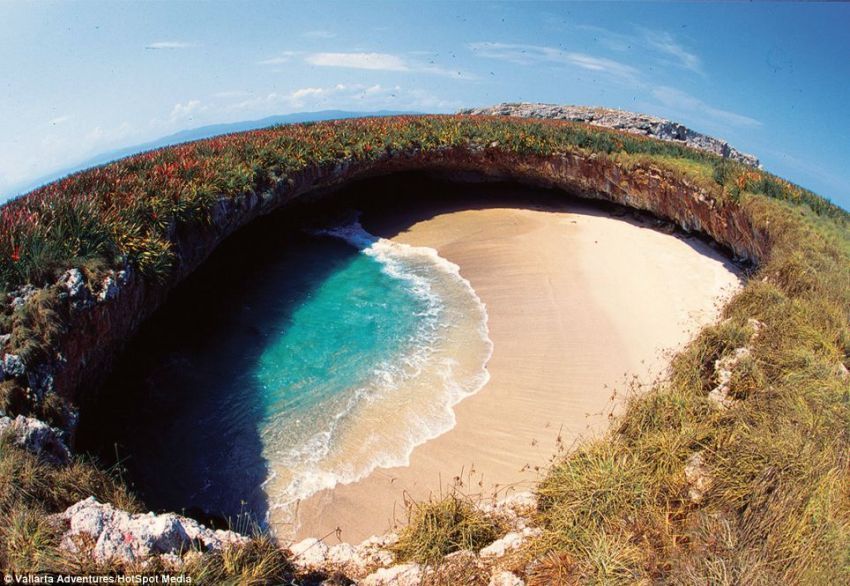 The Secret Beach, Mexico