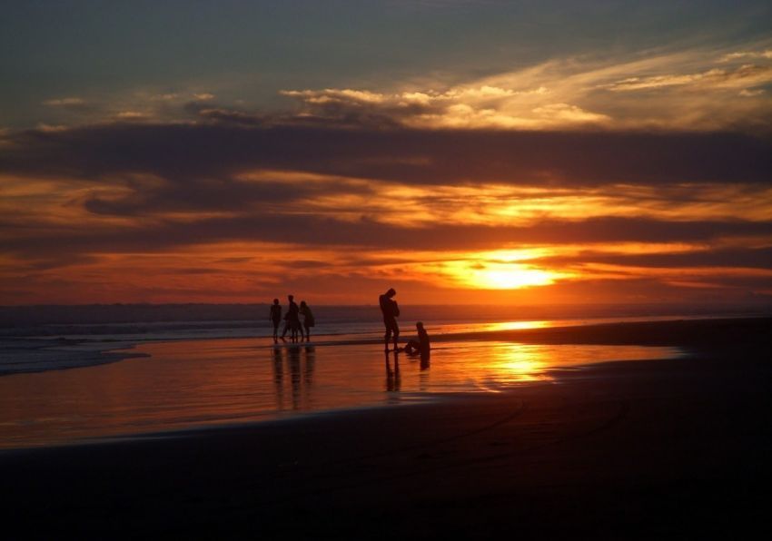 Pantai parangtritis, salah satu pantai berpasir hitam di Indonesia