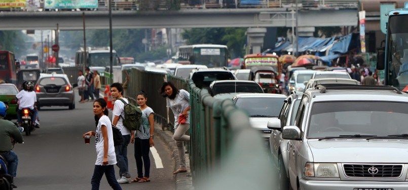 pejalan kaki yang juga ngeselin