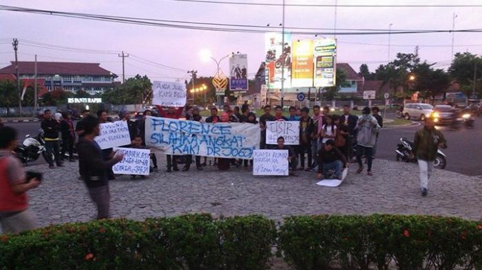 Demo warga meminta Flo hengkang dari Jogja