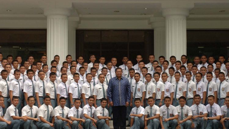 Jatuh-Bangun Kehidupan yang Dirasakan Siswa-siswi SMA Favorit