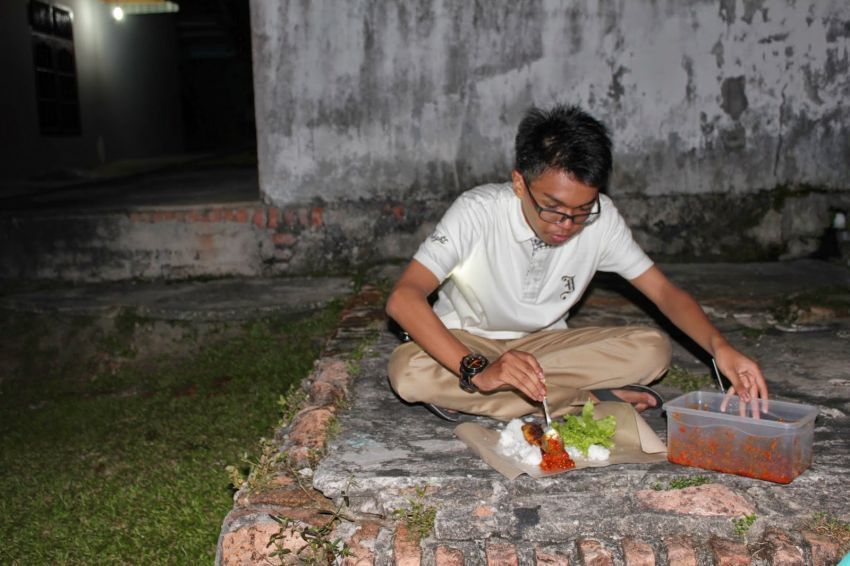 Makan sendirian sering jadi momok