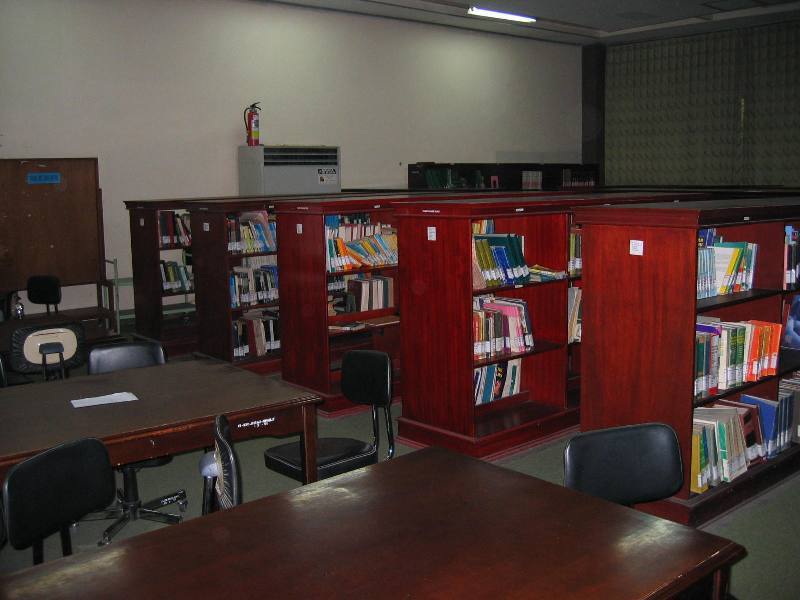 menganggap perpustakaan membosankan