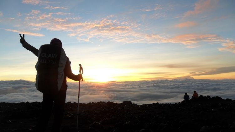 Tips-Tips yang Harus Kamu Baca Sebelum Mencumbui Puncak Gunung