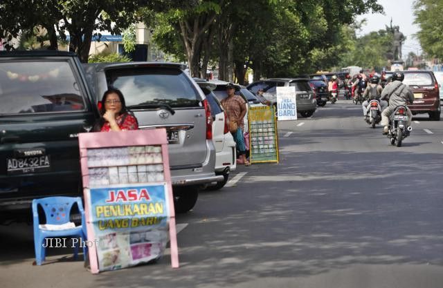 Bertebaran di sepanjang jalan menjelang Lebaran