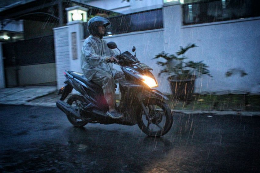 Beri pengendara motor kesempatan