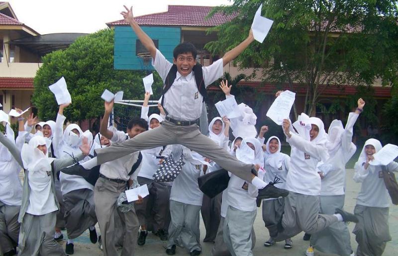 Kamu senang bisa masuk di SMA favorit