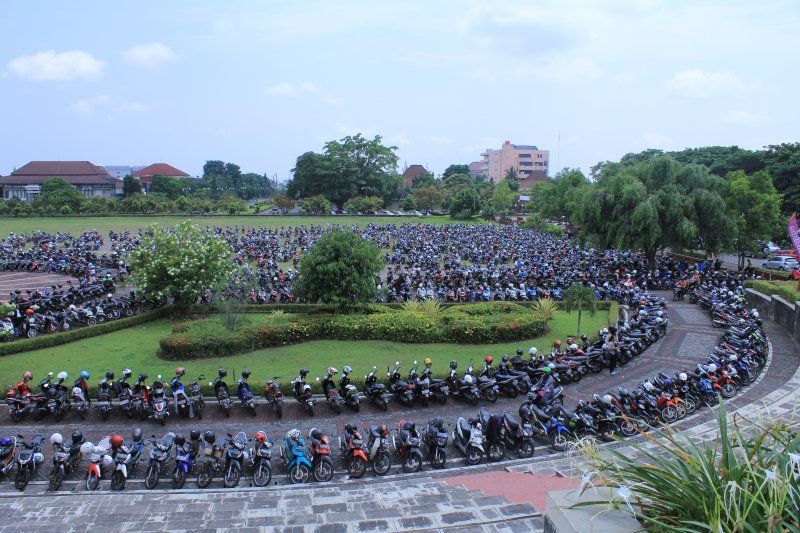 Lahan parkir perlu ditata ulang