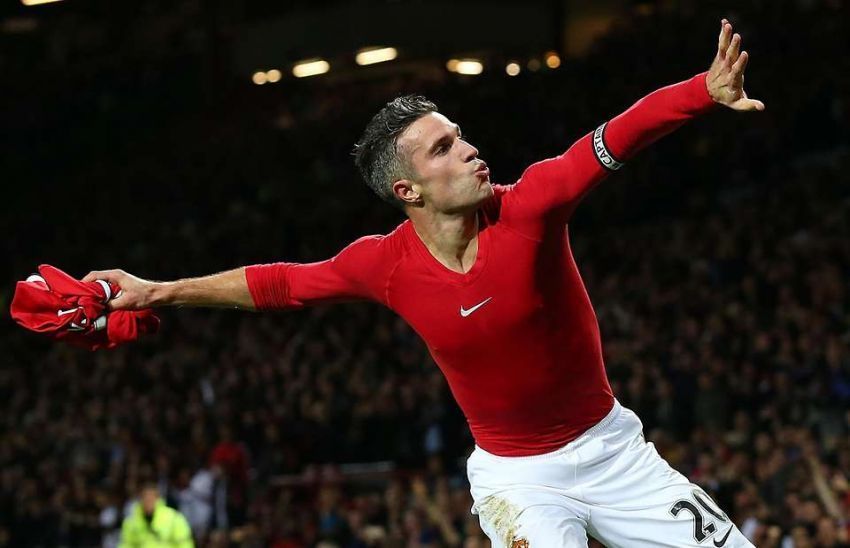 Menurut pacar saya Van Persie ganteng, makanya dia mau ikut nonbar