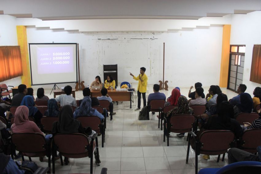 Emang benar kami dibekali skill public speaking, tapi bukan itu saja yang kami pelajari