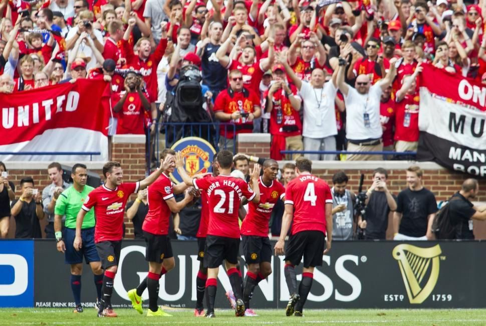 Gegap Gempita dan Getir Hidup Yang Hanya Dirasakan Fans Manchester United