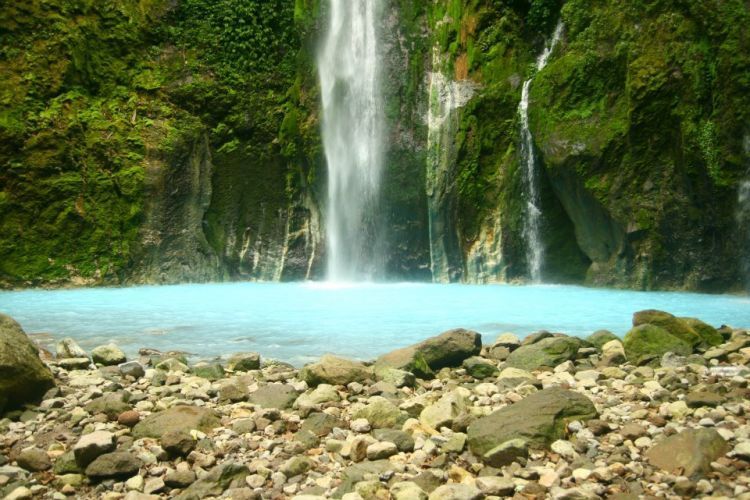 Air terjun Dua Warna