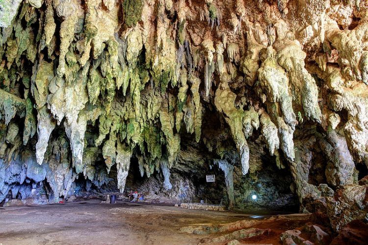 Batuan di Gua Tabuhan