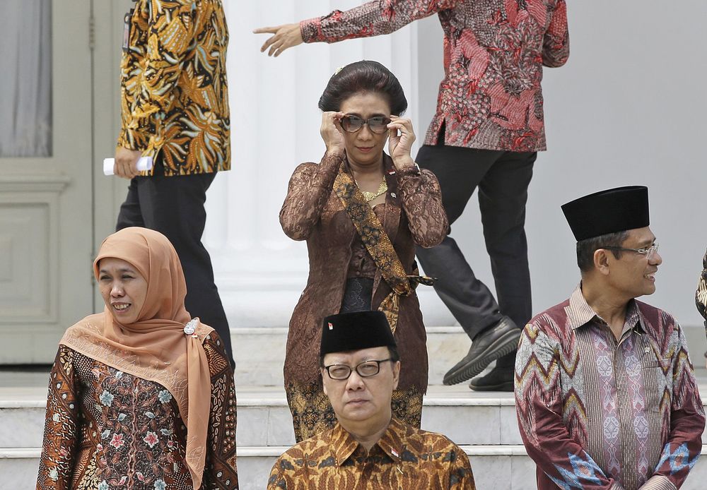 Kumpulan Memes Lucu Susi Pudjiastuti, Menteri Baru Kita yang Nyentrik!