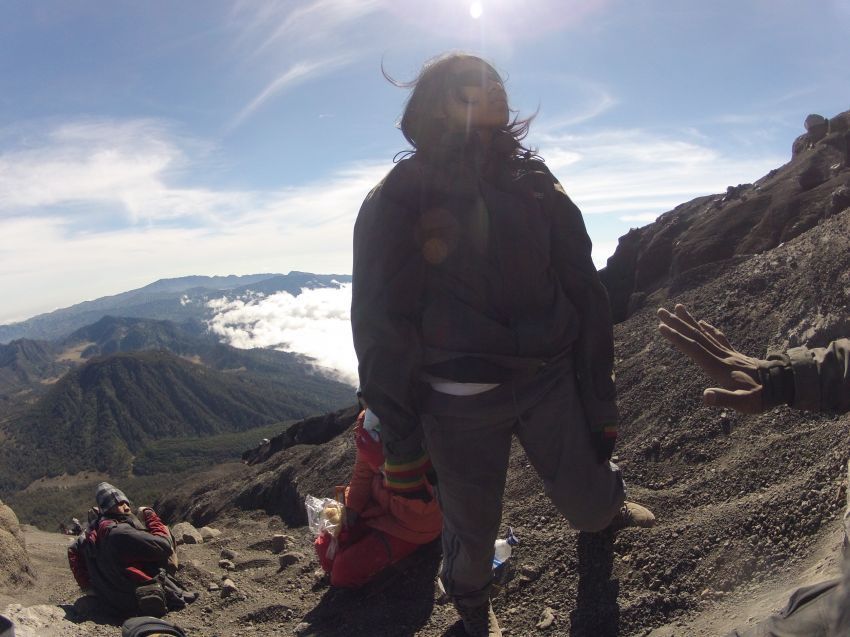 Tak perlu bawa keril saat ke puncak // Kredit foto: Maharsi Wahyu