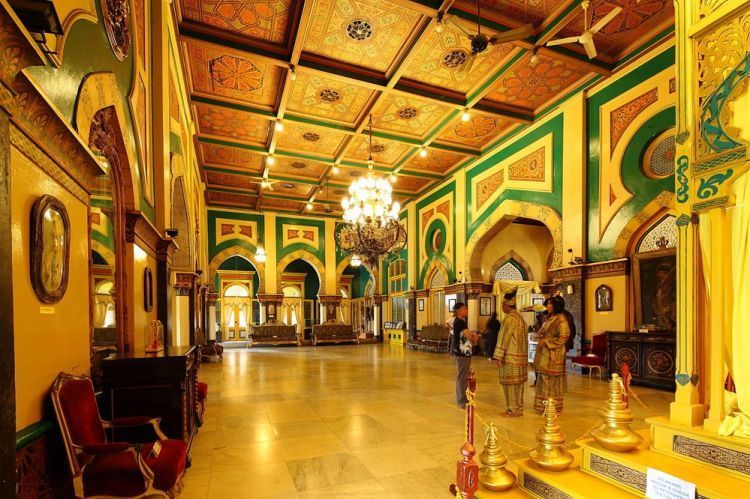 Interior Istana Maimun