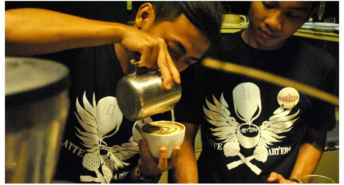 Racik kopimu sendiri atau minta bantuan barista