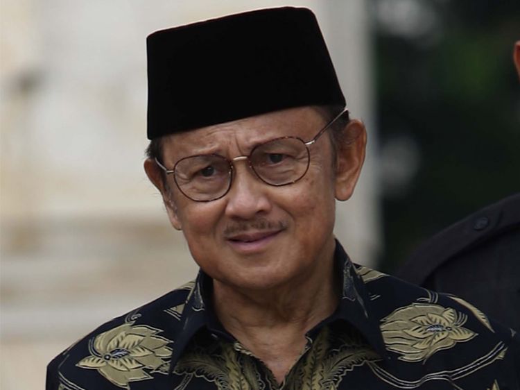 Pak Habibi dan pesawatnya