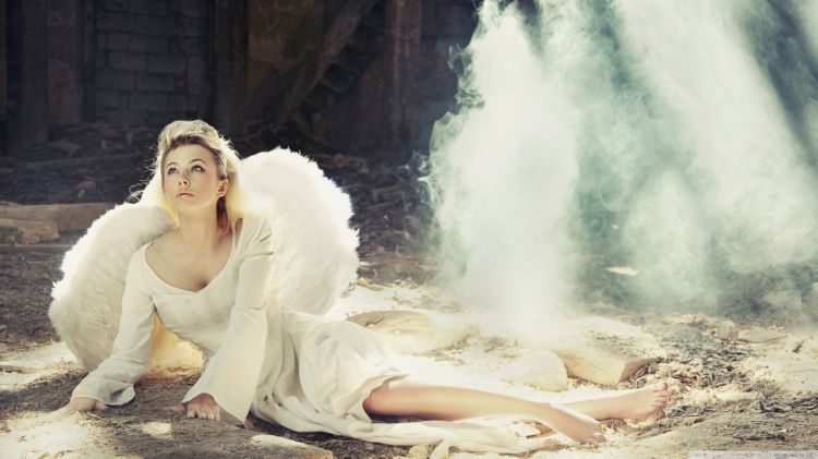 girl_with_angel_wings-wallpaper-1366x768