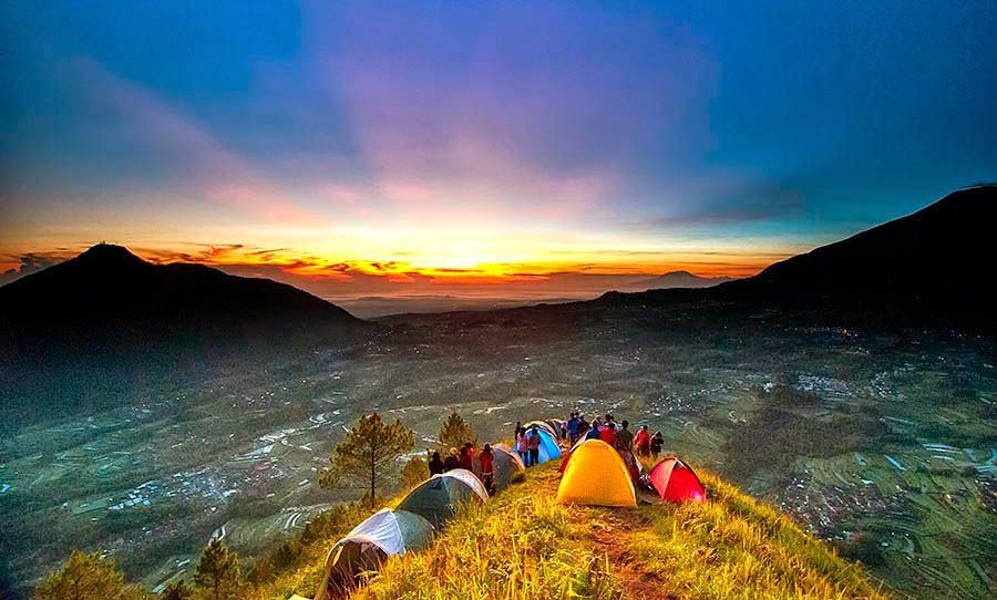 Sebelum Menjamahi Puncak-puncak Tertinggi, Tantang Dulu Dirimu Lewat 14 Gunung Ramah Daki Ini