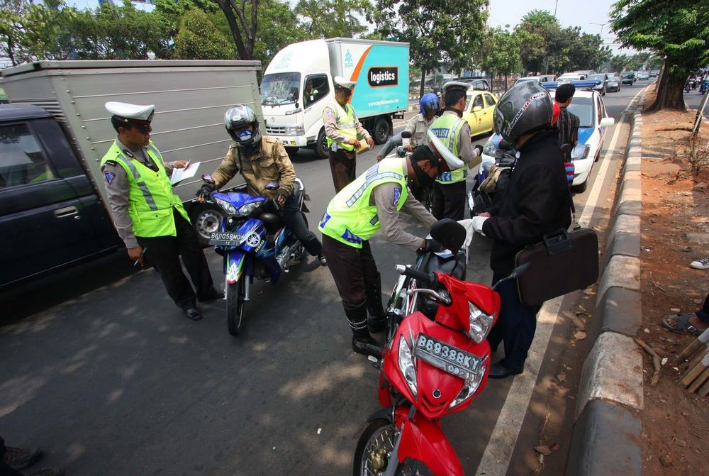 Tips Menghindari dan Menghadapi Tilangan Polisi