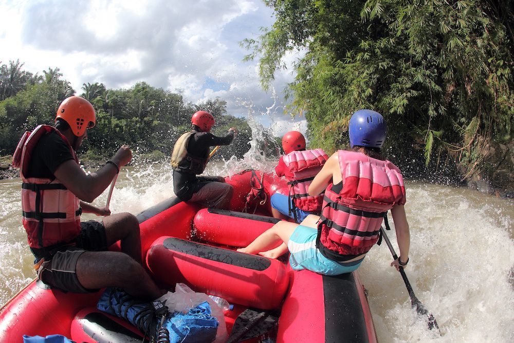 8 Lokasi Arung Jeram Paling Menantang di Indonesia