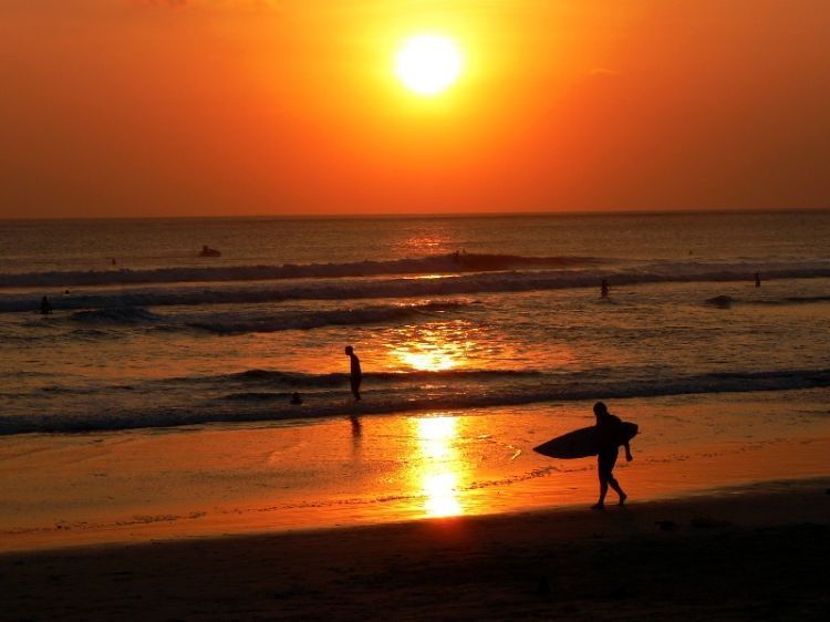 Senja di Pantai Kuta