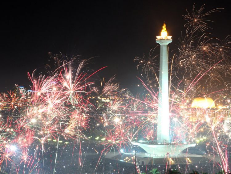 Perayaan pergantian tahun di kawasan Monas