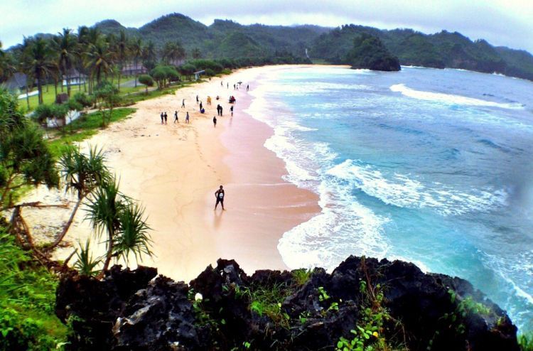 Pantai di Jawa Timur