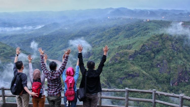 Jalan-jalan Tanpa Keluar Banyak Uang? Bisa Aja! Ini 16 Hal yang Harus Kamu Coba